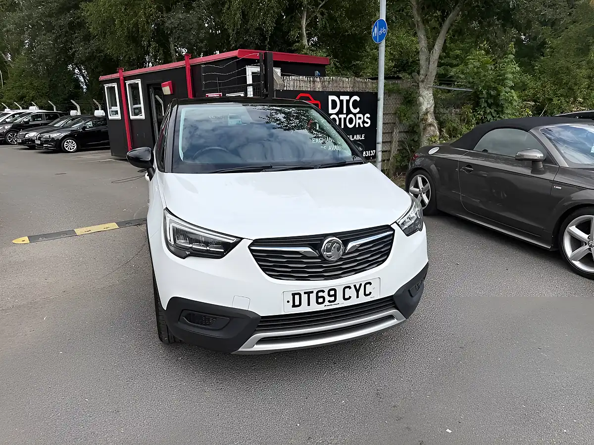 Used 2020 Vauxhall Crossland X Sport White - Front View