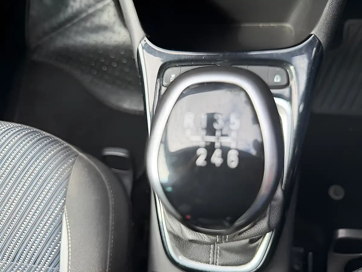 Used 2020 Vauxhall Crossland X Sport White - Interior and Exterior details 18