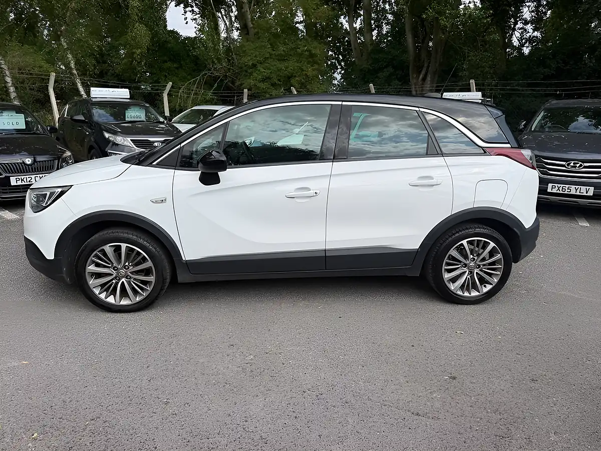 Used 2020 Vauxhall Crossland X Sport White - Interior and Exterior details 4