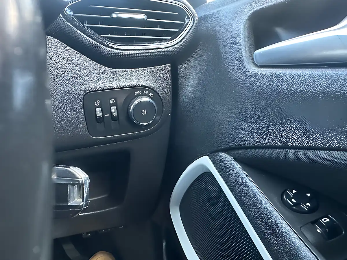 Used 2020 Vauxhall Crossland X Sri Nav Black - Interior and Exterior details 20