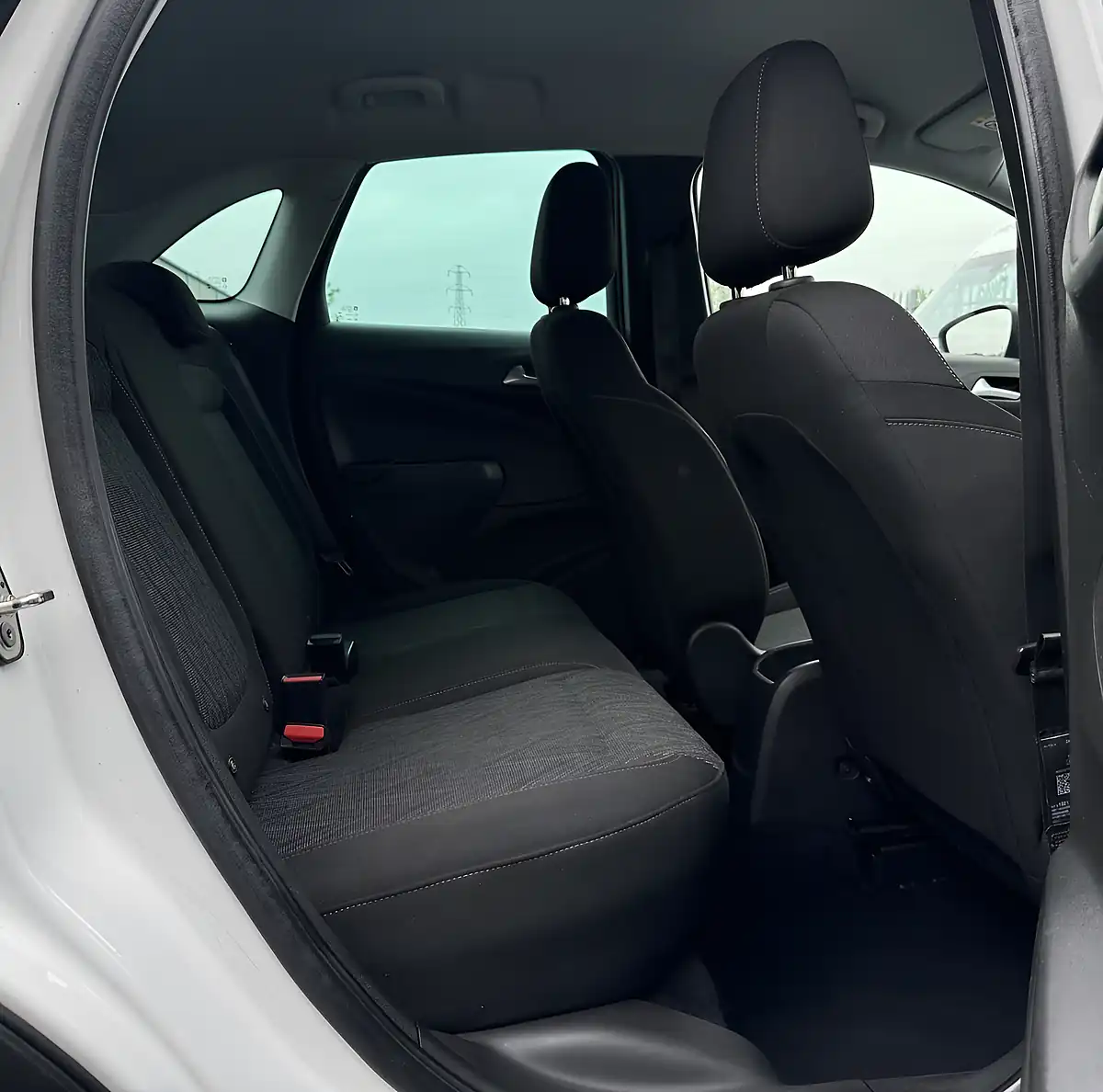 Used 2020 Vauxhall Crossland X Sri Nav White - Interior and Exterior details 12