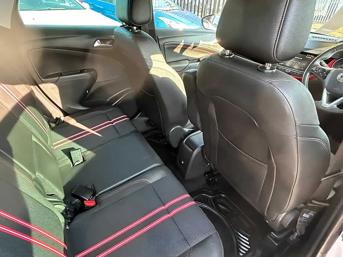 Used 2020 Vauxhall Crossland X Sri Nav White - Interior and Exterior details 15