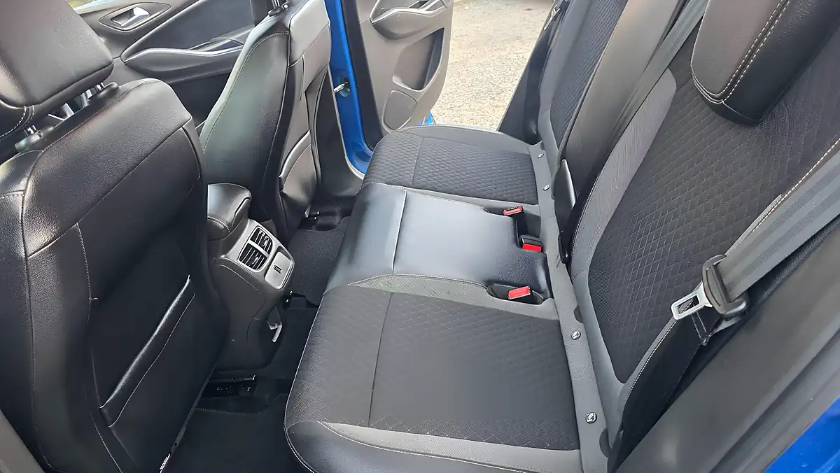 Used 2020 Vauxhall Grandland X Business Edition Nav Blue - Interior and Exterior details 18