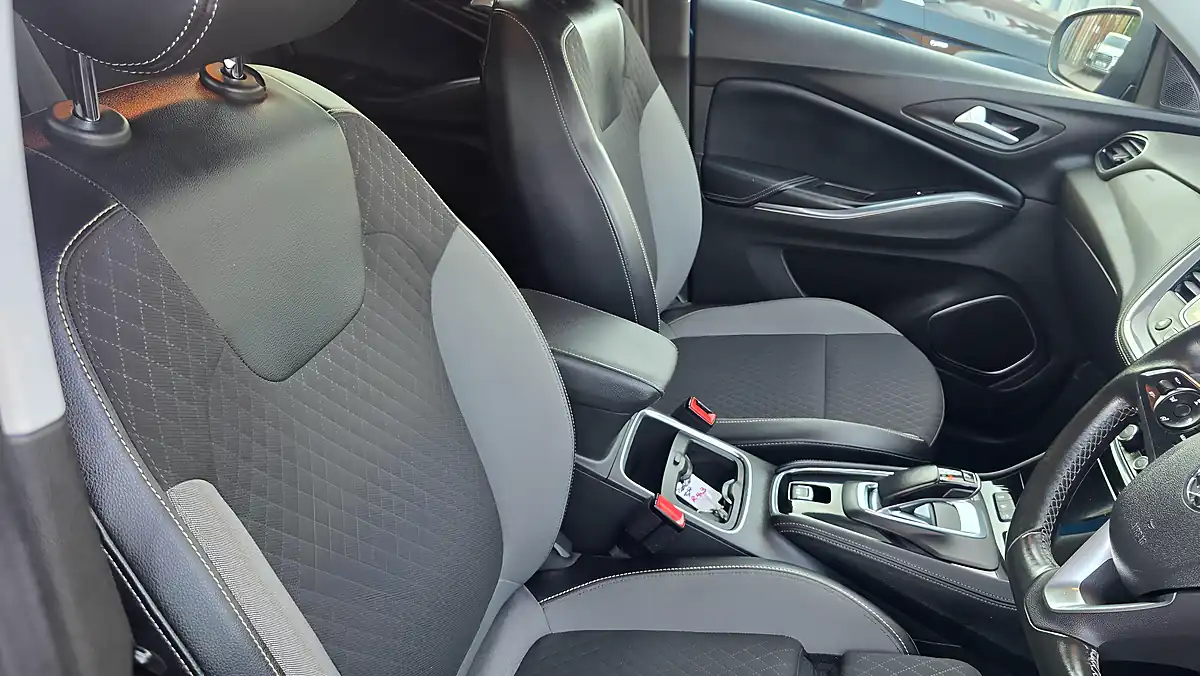 Used 2020 Vauxhall Grandland X Business Edition Nav Blue - Interior and Exterior details 19