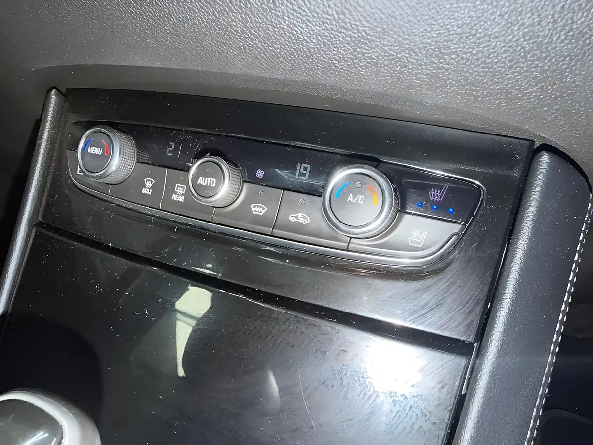 Used 2020 Vauxhall Grandland X Elite Nav Black - Interior and Exterior details 19