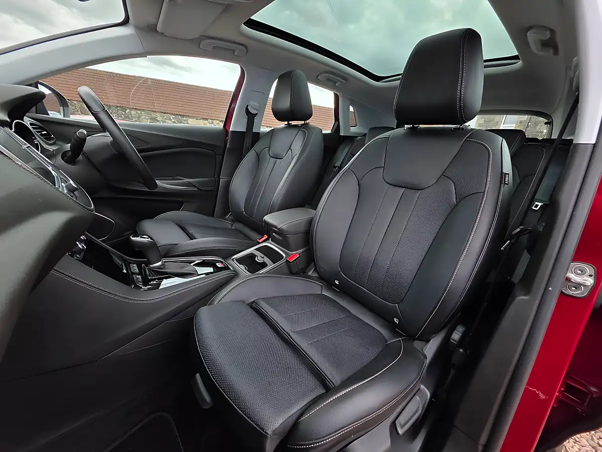 Used 2020 Vauxhall Grandland X Elite Nav Dark Ruby Red Metallic - Interior and Exterior details 10