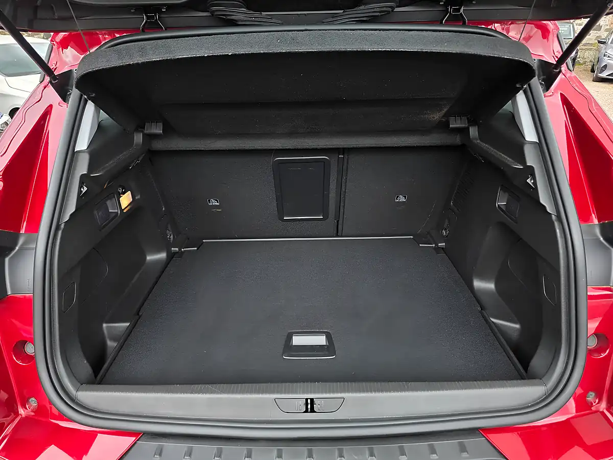 Used 2020 Vauxhall Grandland X Elite Nav Dark Ruby Red Metallic - Interior and Exterior details 13