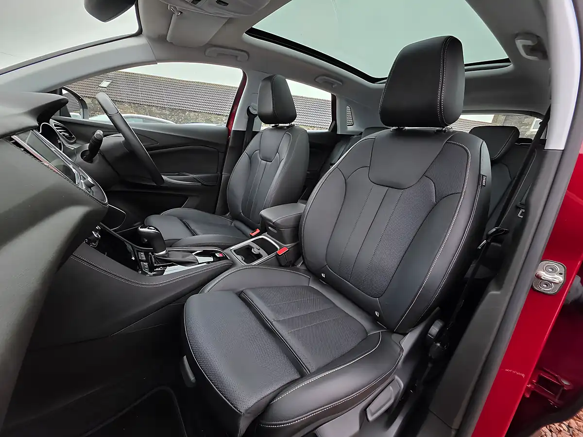 Used 2020 Vauxhall Grandland X Elite Nav Dark Ruby Red Metallic - Interior and Exterior details 10