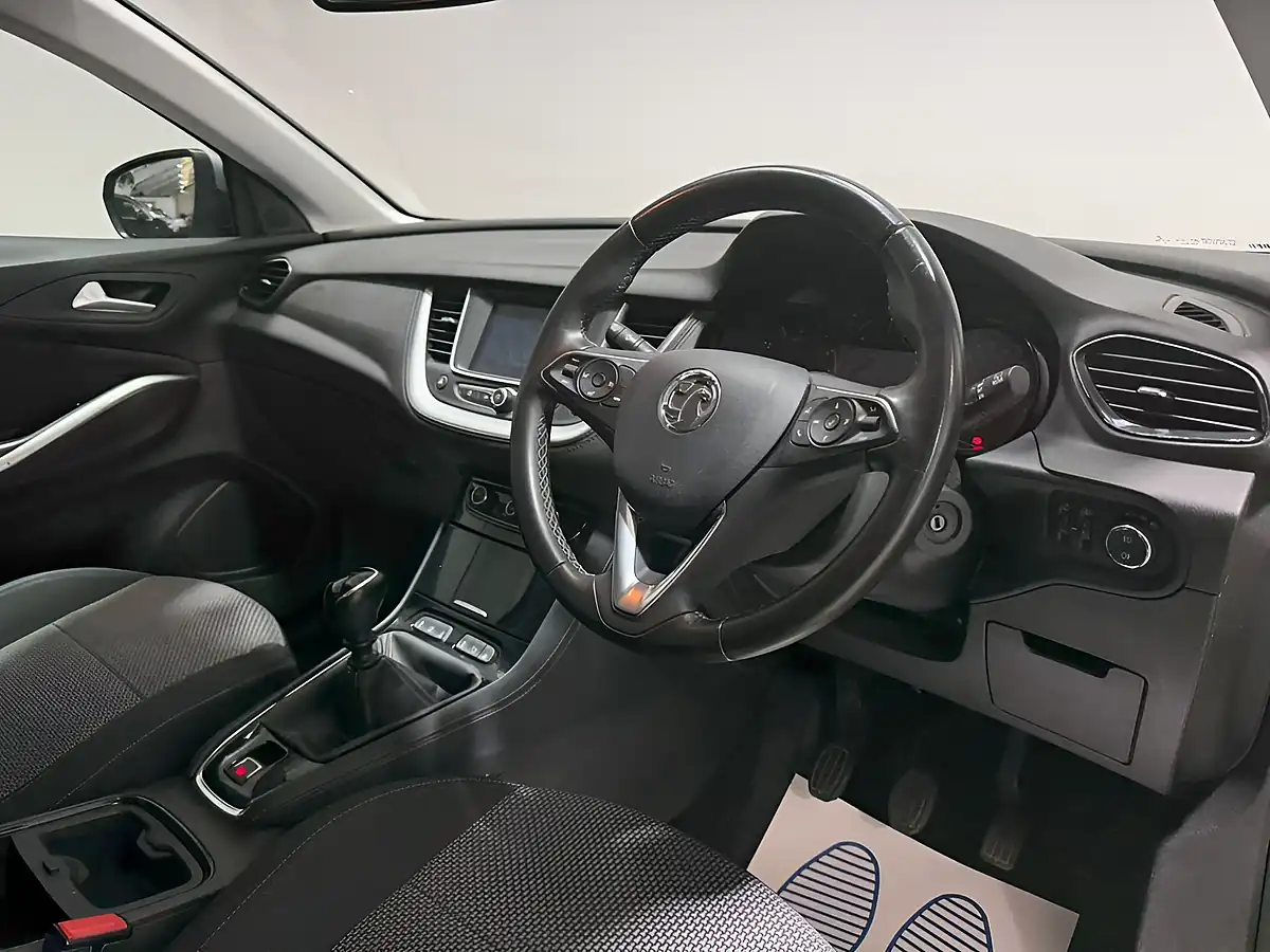 Used 2020 Vauxhall Grandland X Se Grey - Interior and Exterior details 11