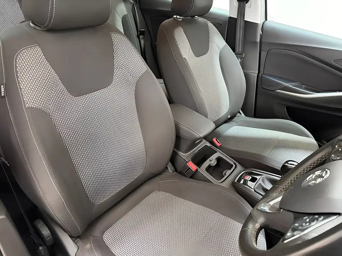 Used 2020 Vauxhall Grandland X Se Grey - Interior and Exterior details 12