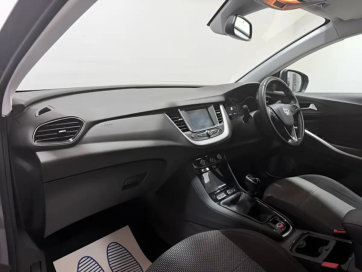 Used 2020 Vauxhall Grandland X Se Grey - Interior and Exterior details 13