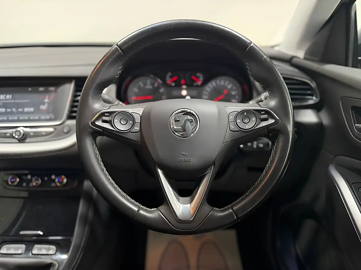 Used 2020 Vauxhall Grandland X Se Grey - Interior and Exterior details 16