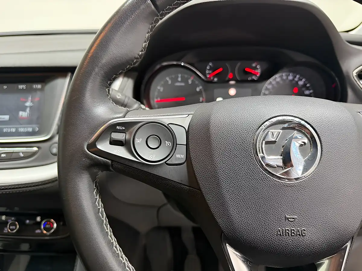 Used 2020 Vauxhall Grandland X Se Grey - Interior and Exterior details 18