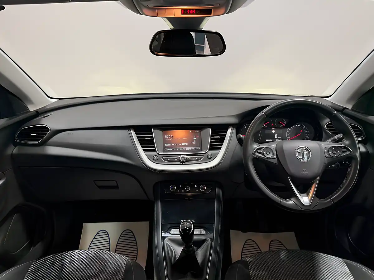 Used 2020 Vauxhall Grandland X Se Grey - Interior and Exterior details 4