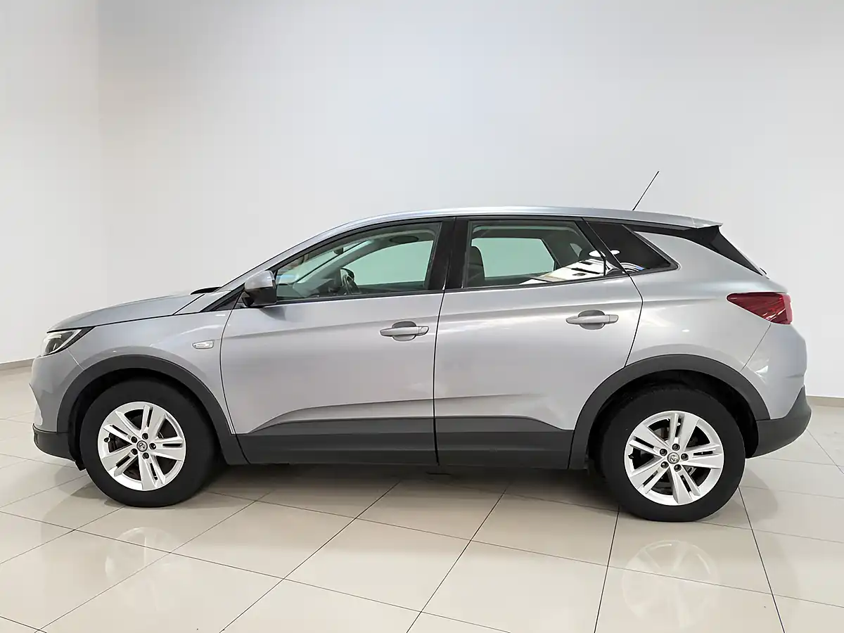 Used 2020 Vauxhall Grandland X Se Grey - Interior and Exterior details 5