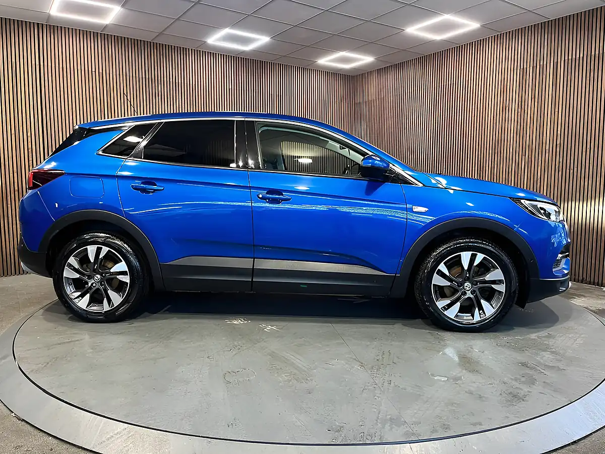 Used 2020 Vauxhall Grandland X Se Premium Blue - Interior and Exterior details 19