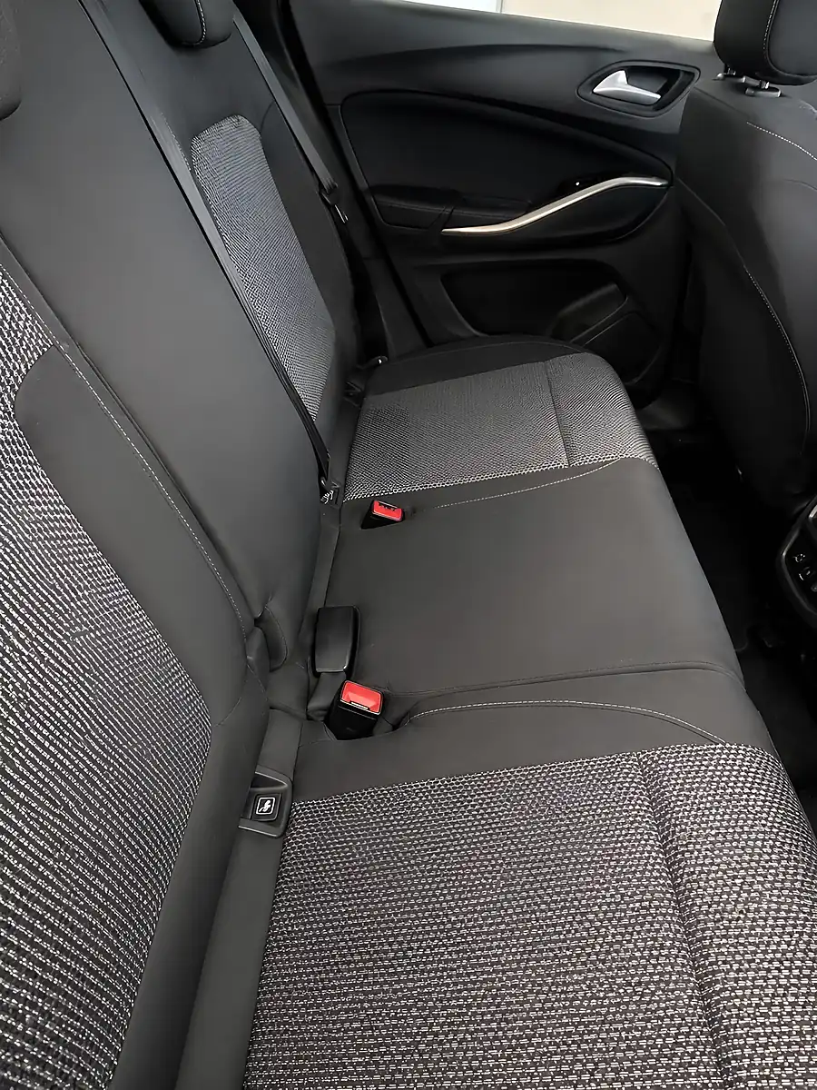 Used 2020 Vauxhall Grandland X Se Premium Grey - Interior and Exterior details 9