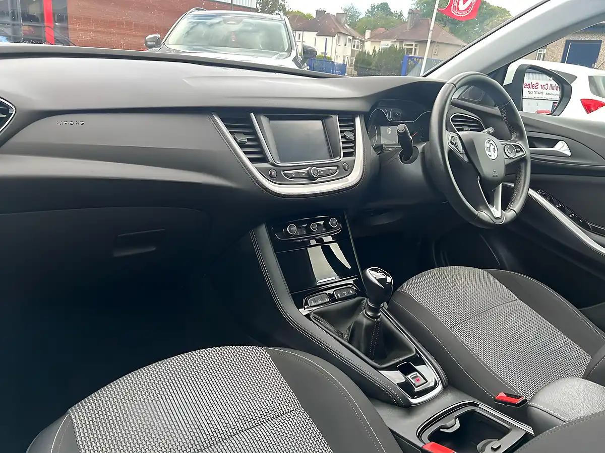 Used 2020 Vauxhall Grandland X Se White - Interior and Exterior details 11