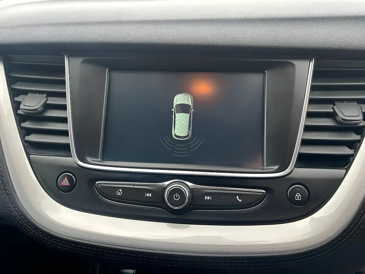 Used 2020 Vauxhall Grandland X Se White - Interior and Exterior details 13
