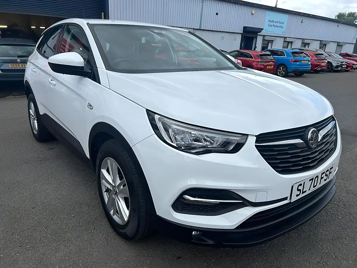 Used 2020 Vauxhall Grandland X Se White - Interior and Exterior details 3