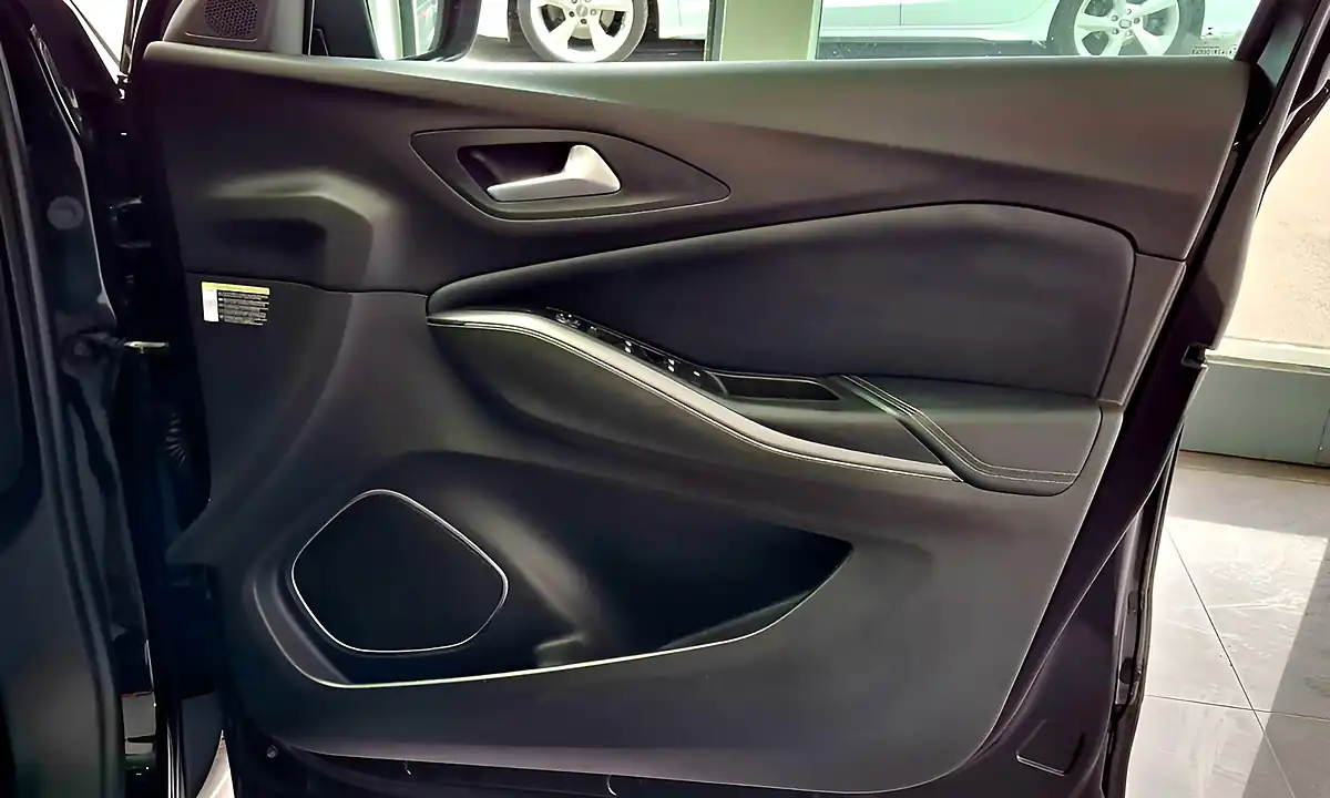 Used 2020 Vauxhall Grandland X Sri Nav Black - Interior and Exterior details 15