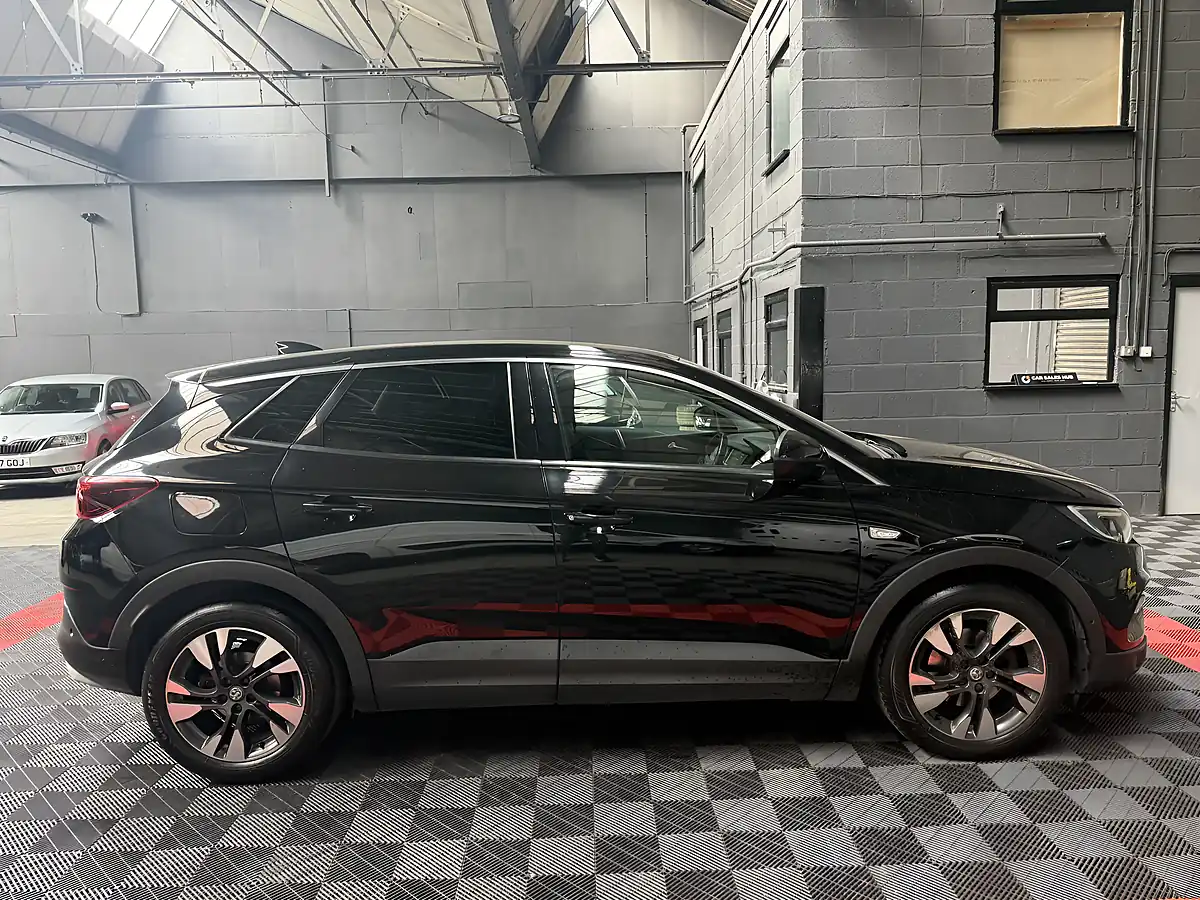 Used 2020 Vauxhall Grandland X Sri Nav Black - Interior and Exterior details 7