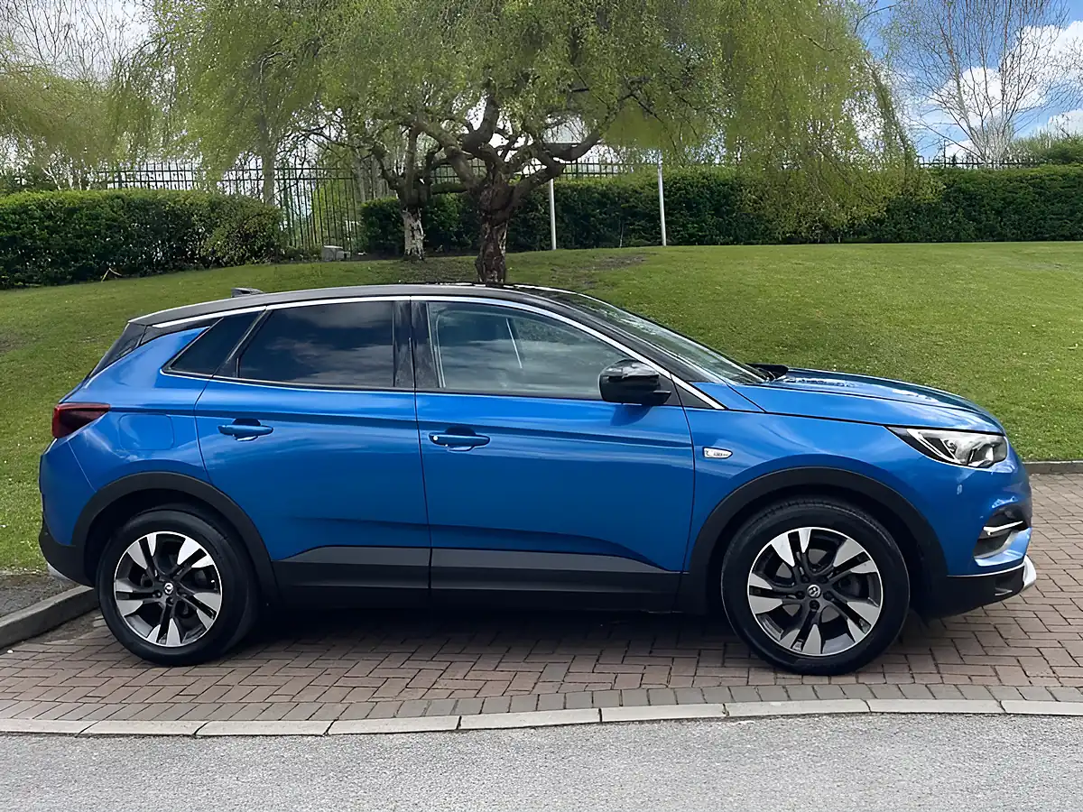 Used 2020 Vauxhall Grandland X Sri Nav Blue - Interior and Exterior details 19