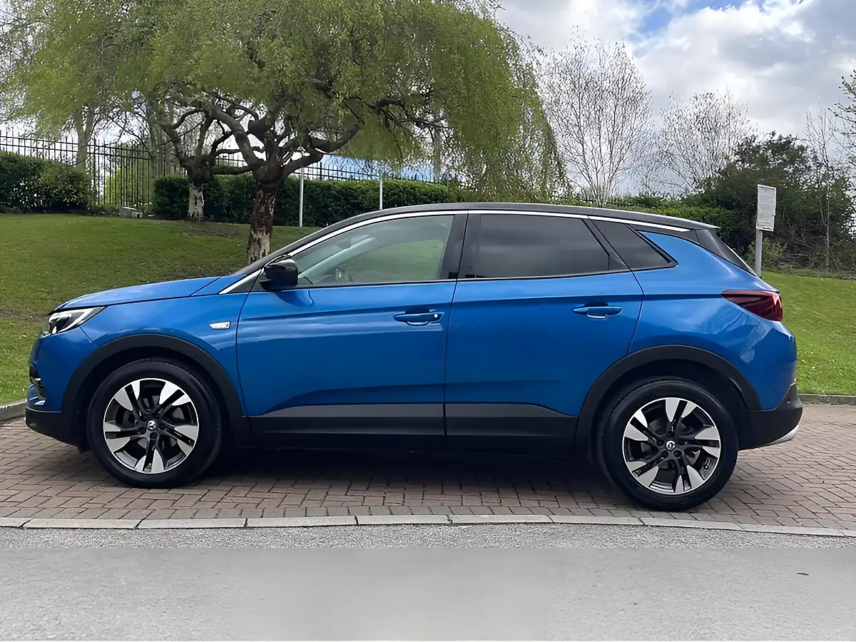 Used 2020 Vauxhall Grandland X Sri Nav Blue - Interior and Exterior details 8