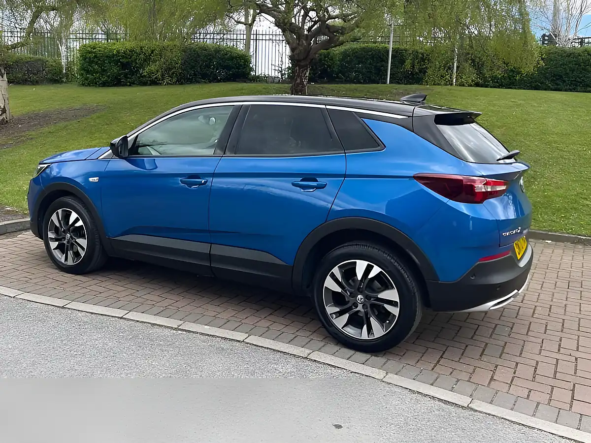 Used 2020 Vauxhall Grandland X Sri Nav Blue - Interior and Exterior details 9