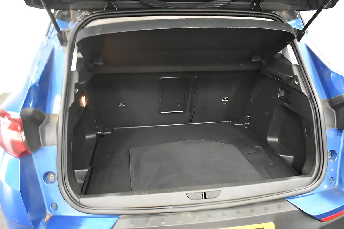 Used 2020 Vauxhall Grandland X Sri Nav Blue - Interior and Exterior details 18