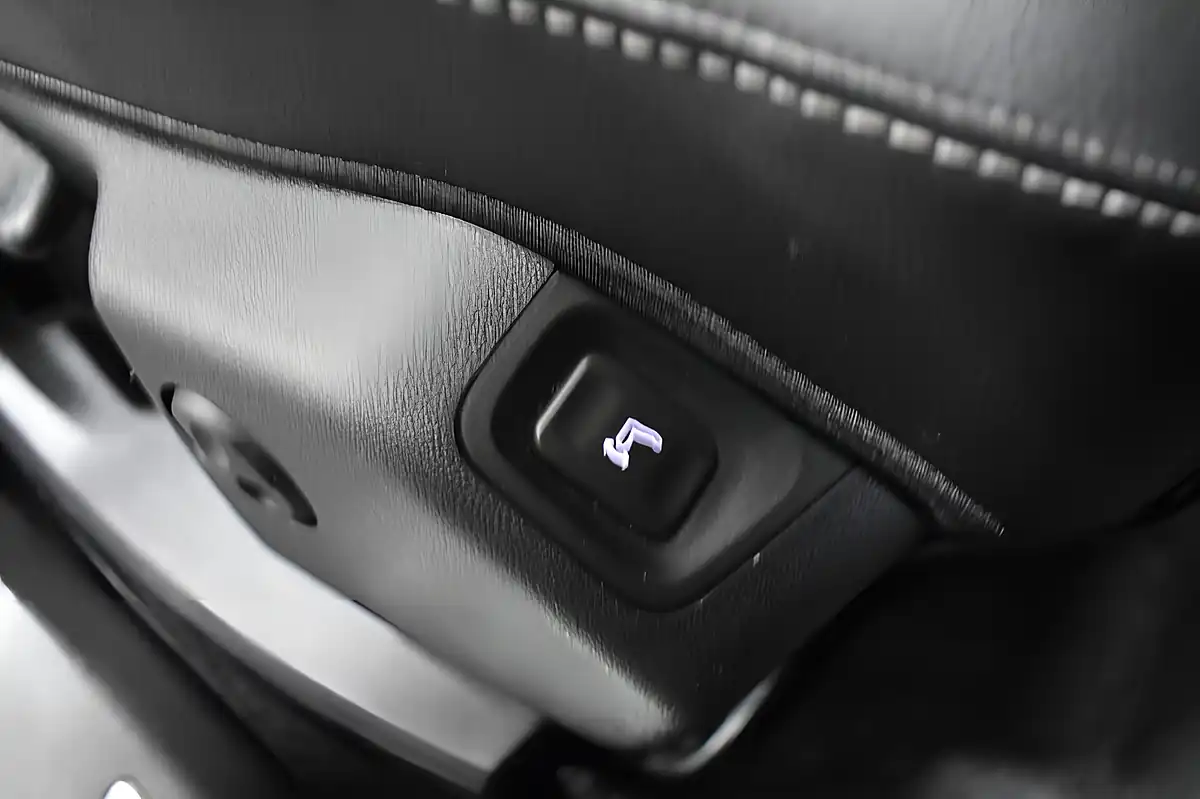 Used 2020 Vauxhall Grandland X Sri Nav Blue - Interior and Exterior details 19