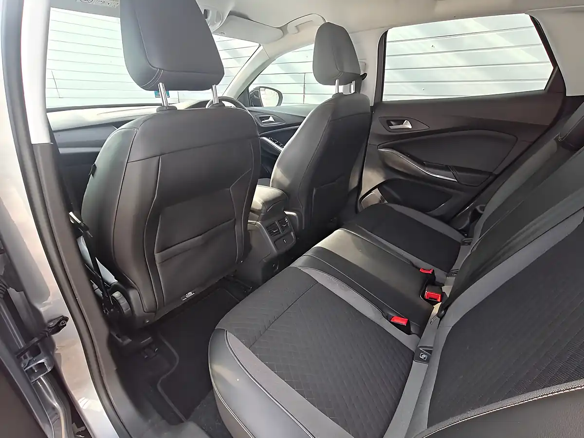 Used 2020 Vauxhall Grandland X Sri Nav Grey - Interior and Exterior details 15