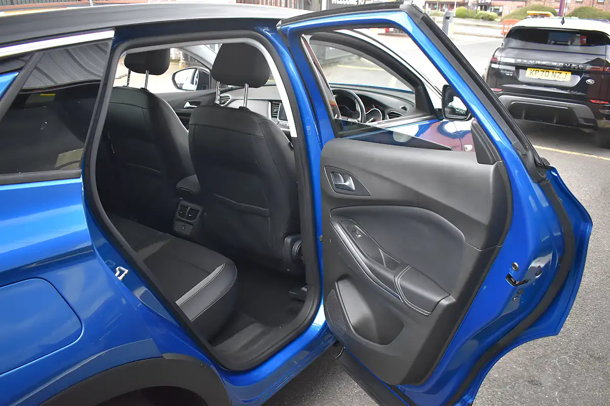 Used 2020 Vauxhall Grandland X Sri Nav Topaz Blue - Interior and Exterior details 12