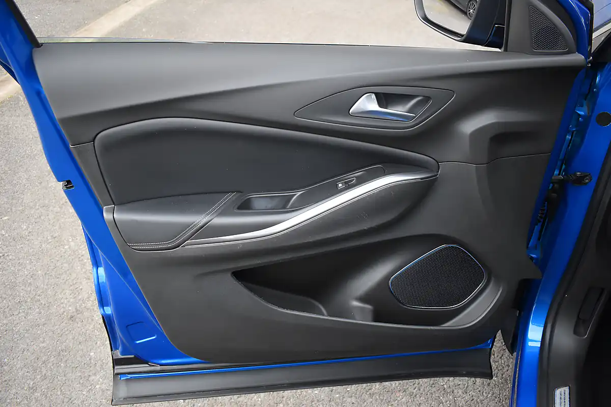 Used 2020 Vauxhall Grandland X Sri Nav Topaz Blue - Interior and Exterior details 14