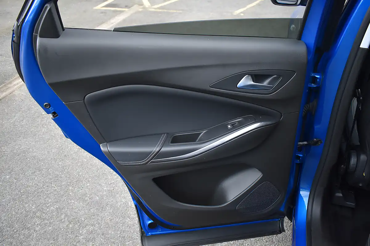 Used 2020 Vauxhall Grandland X Sri Nav Topaz Blue - Interior and Exterior details 15