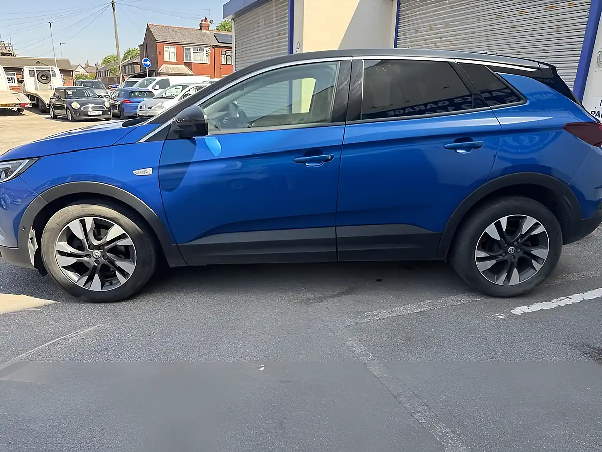 Used 2020 Vauxhall Grandland X Sri Nav Topaz Blue - Interior and Exterior details 4