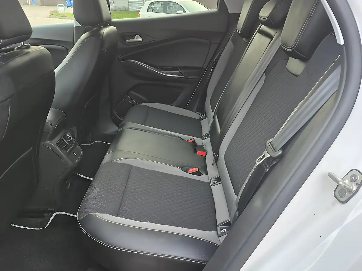 Used 2020 Vauxhall Grandland X Sri Nav White - Interior and Exterior details 11