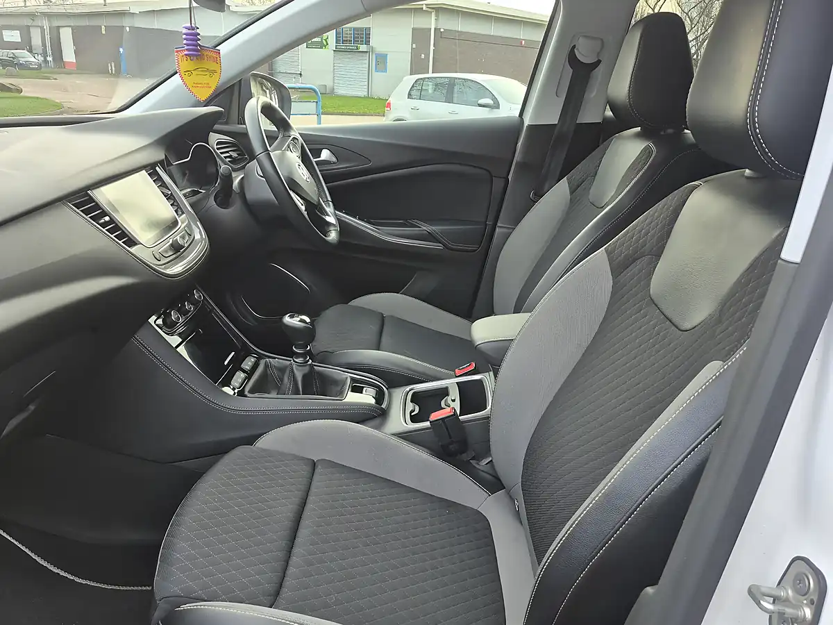 Used 2020 Vauxhall Grandland X Sri Nav White - Interior and Exterior details 12