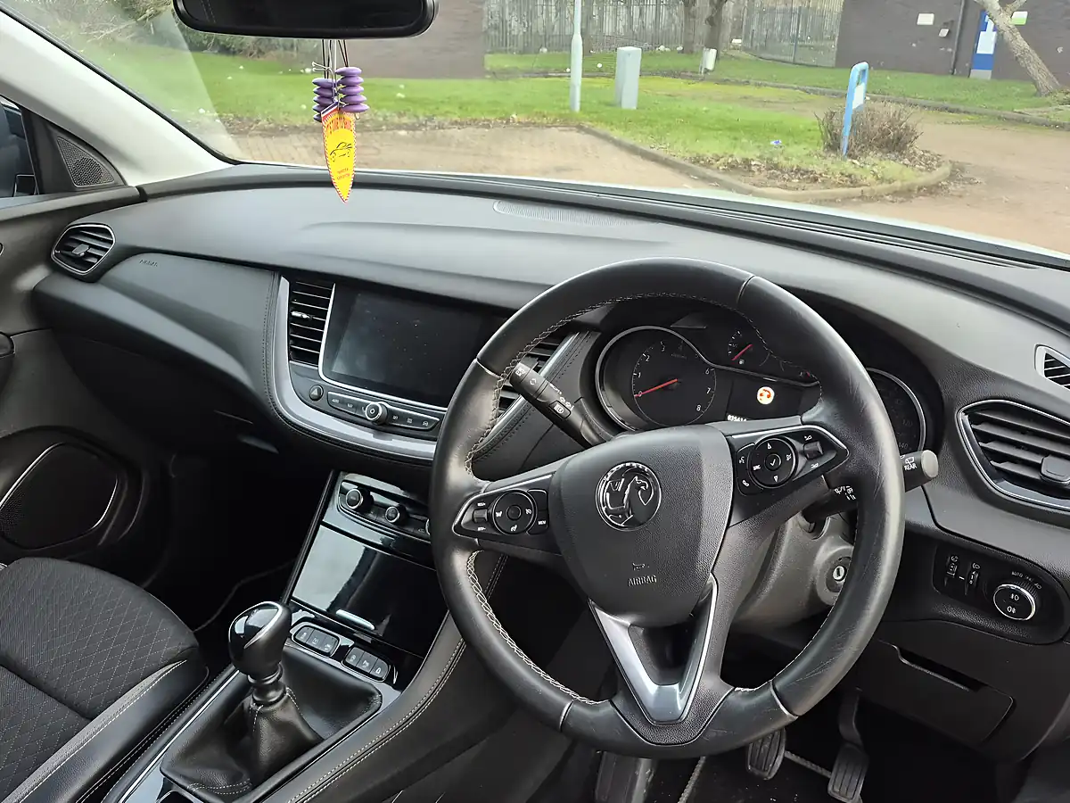 Used 2020 Vauxhall Grandland X Sri Nav White - Interior and Exterior details 13