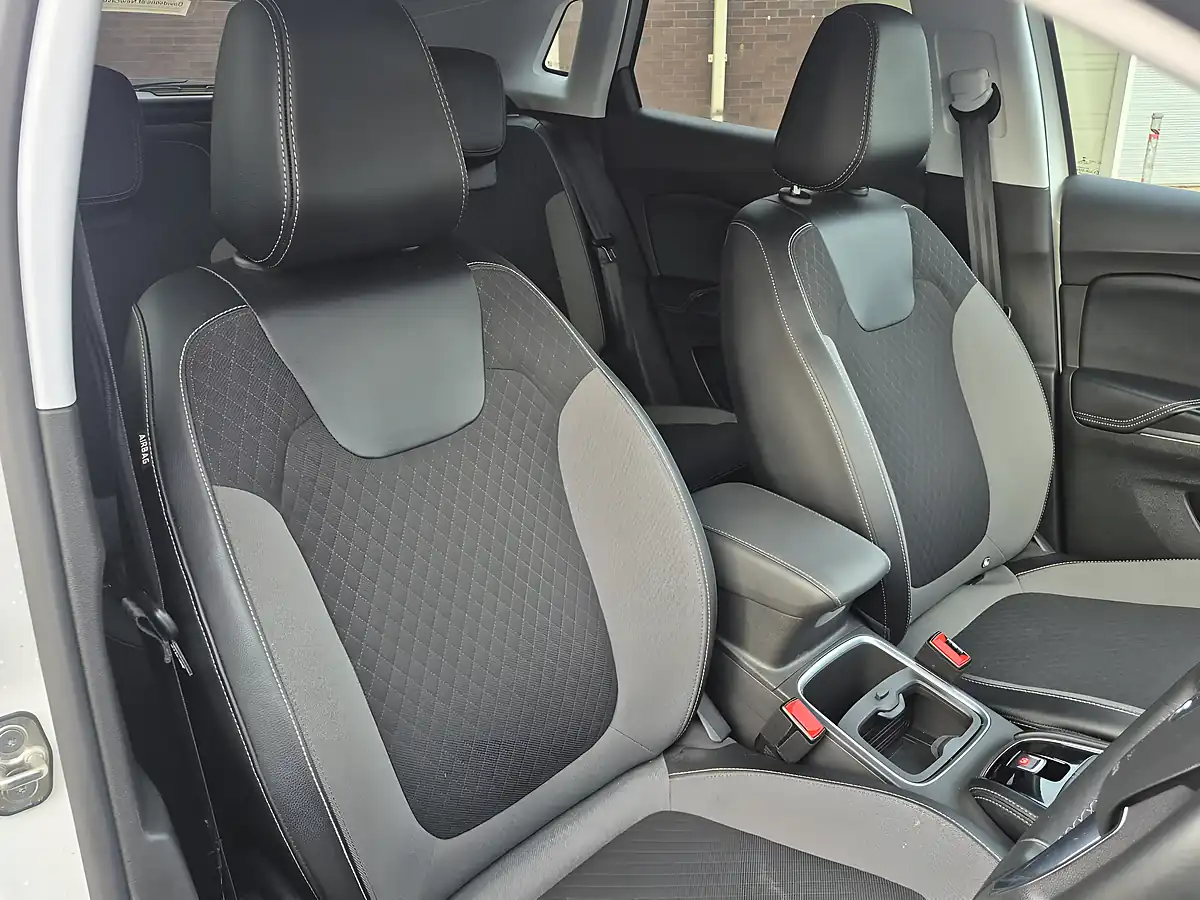 Used 2020 Vauxhall Grandland X Sri Nav White - Interior and Exterior details 14