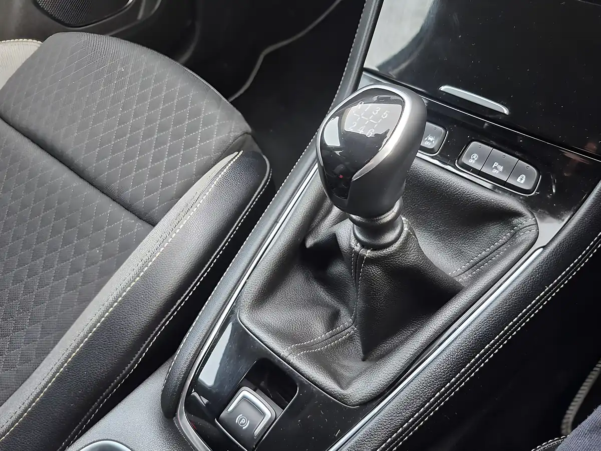Used 2020 Vauxhall Grandland X Sri Nav White - Interior and Exterior details 17