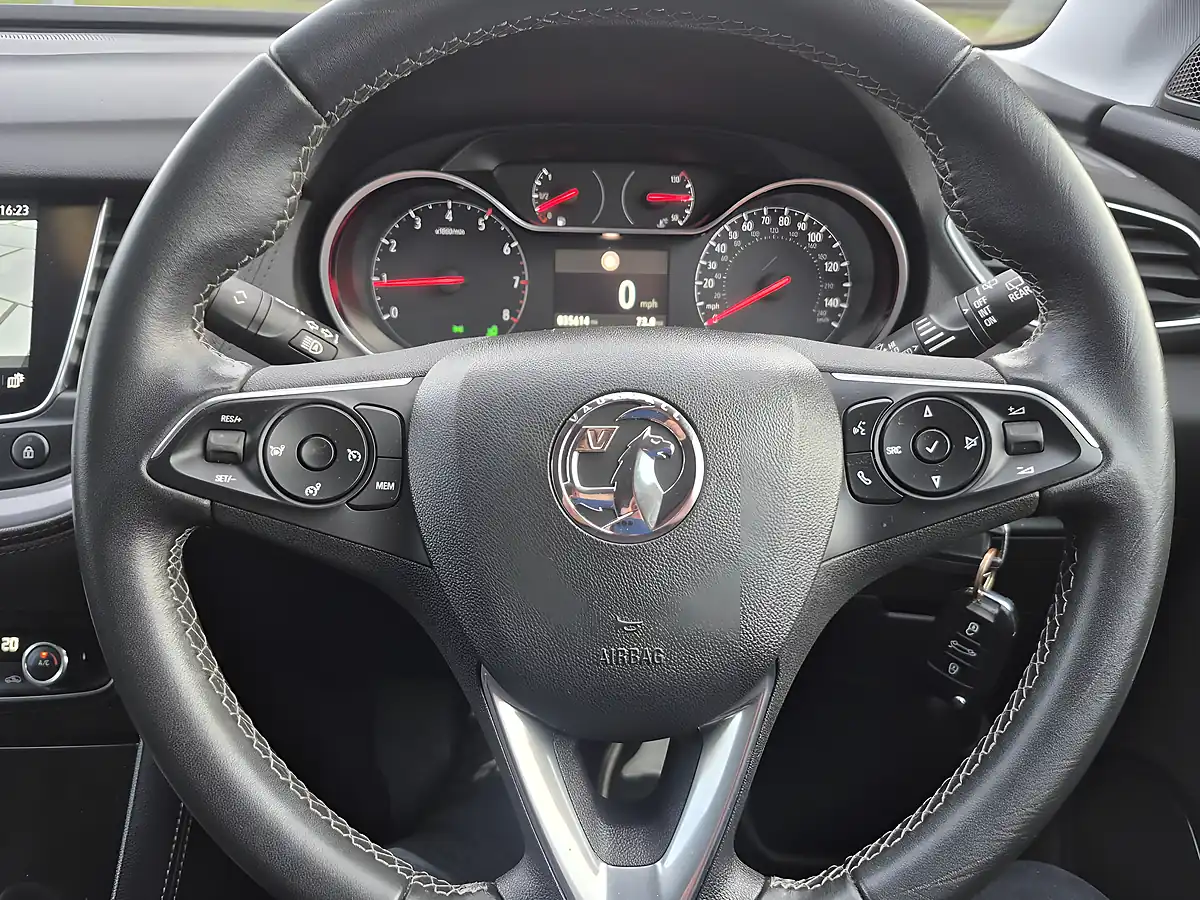 Used 2020 Vauxhall Grandland X Sri Nav White - Interior and Exterior details 18