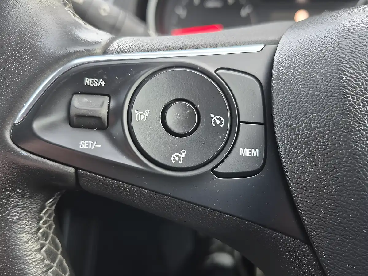 Used 2020 Vauxhall Grandland X Sri Nav White - Interior and Exterior details 19