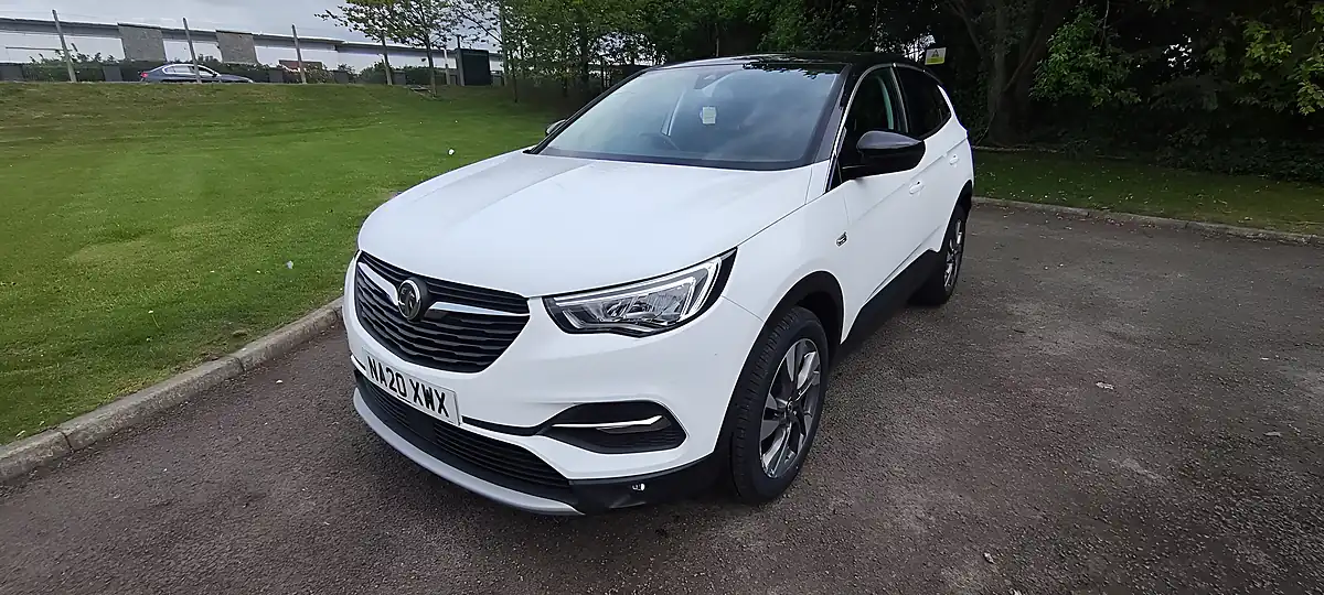 Used 2020 Vauxhall Grandland X Sri Nav White - Front View