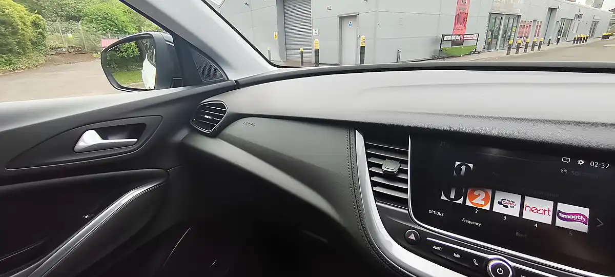 Used 2020 Vauxhall Grandland X Sri Nav White - Interior and Exterior details 18