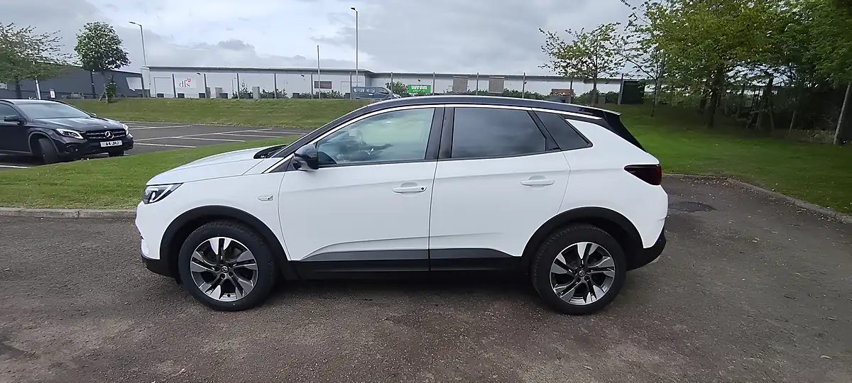Used 2020 Vauxhall Grandland X Sri Nav White - Interior and Exterior details 2