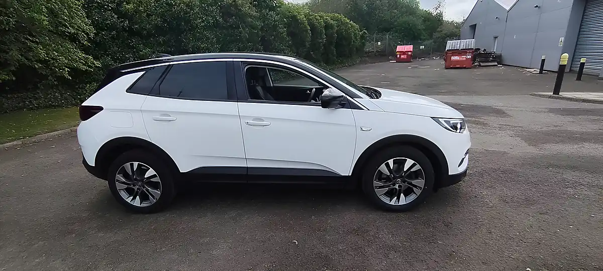 Used 2020 Vauxhall Grandland X Sri Nav White - Interior and Exterior details 6