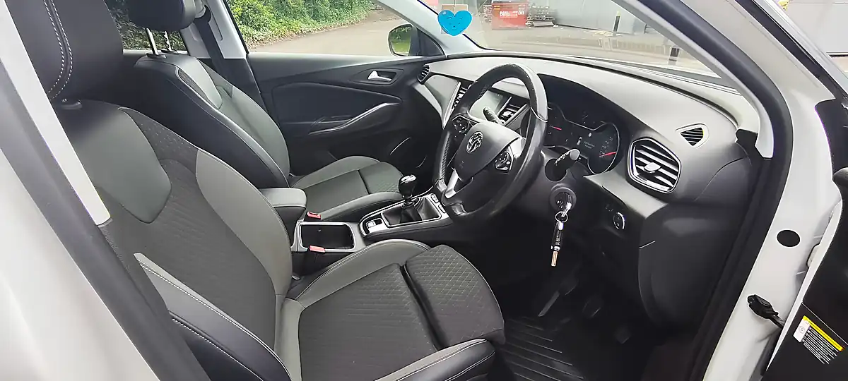 Used 2020 Vauxhall Grandland X Sri Nav White - Interior and Exterior details 9