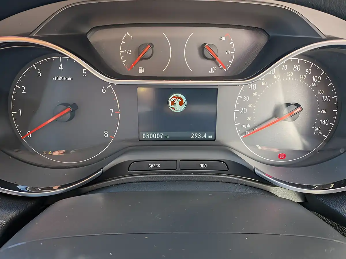 Used 2020 Vauxhall Grandland X Sri Nav White - Interior and Exterior details 12