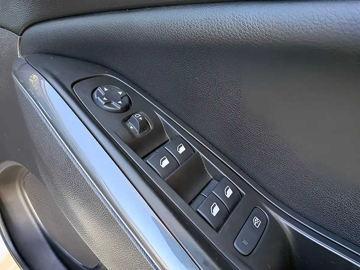 Used 2020 Vauxhall Grandland X Sri Nav White - Interior and Exterior details 14